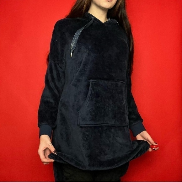 Long fluffy navy blue hoodie  💙💙​​​​​​​​​​​​​​​​​​ - Picture 3 of 7